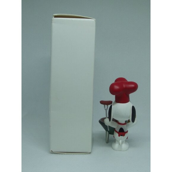 2011 Peanuts Grill Master SNOOPY Hallmark Keepsake Ornament 14th in Series - Picture 5 of 8